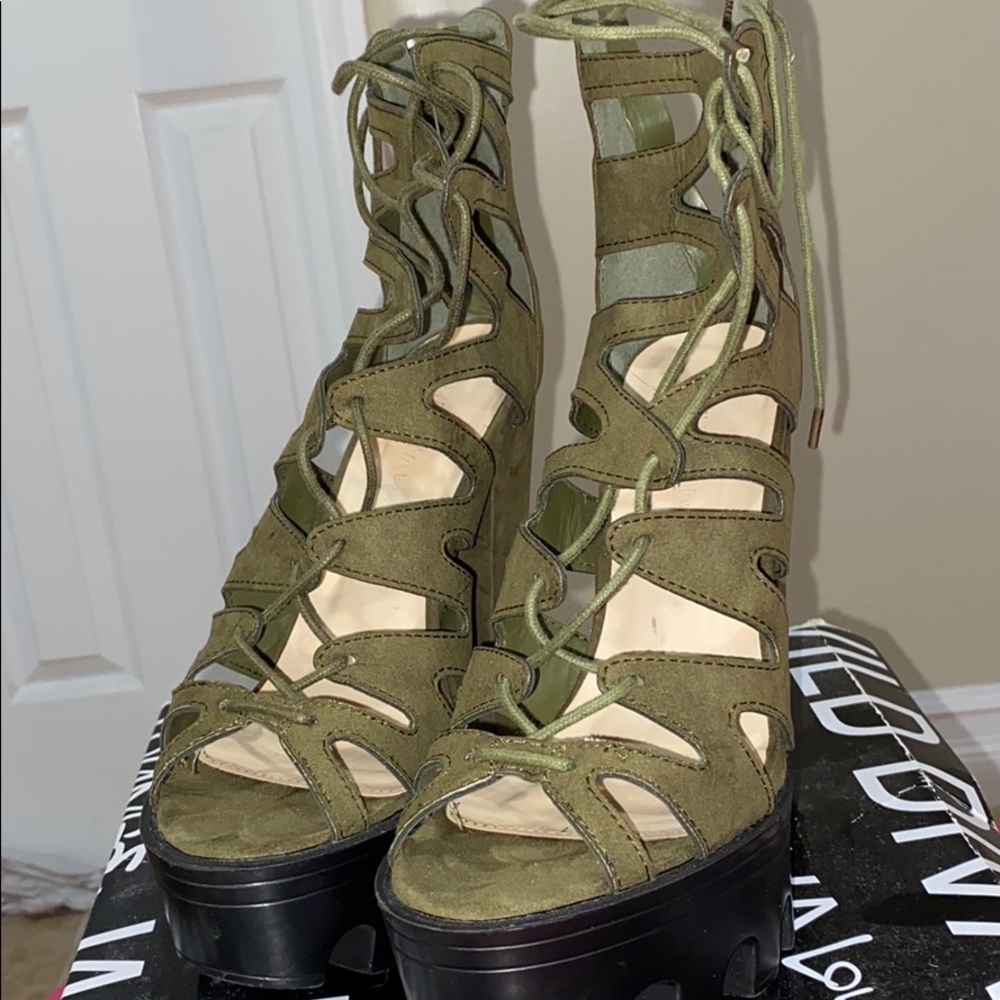 Olive thick heel shoes